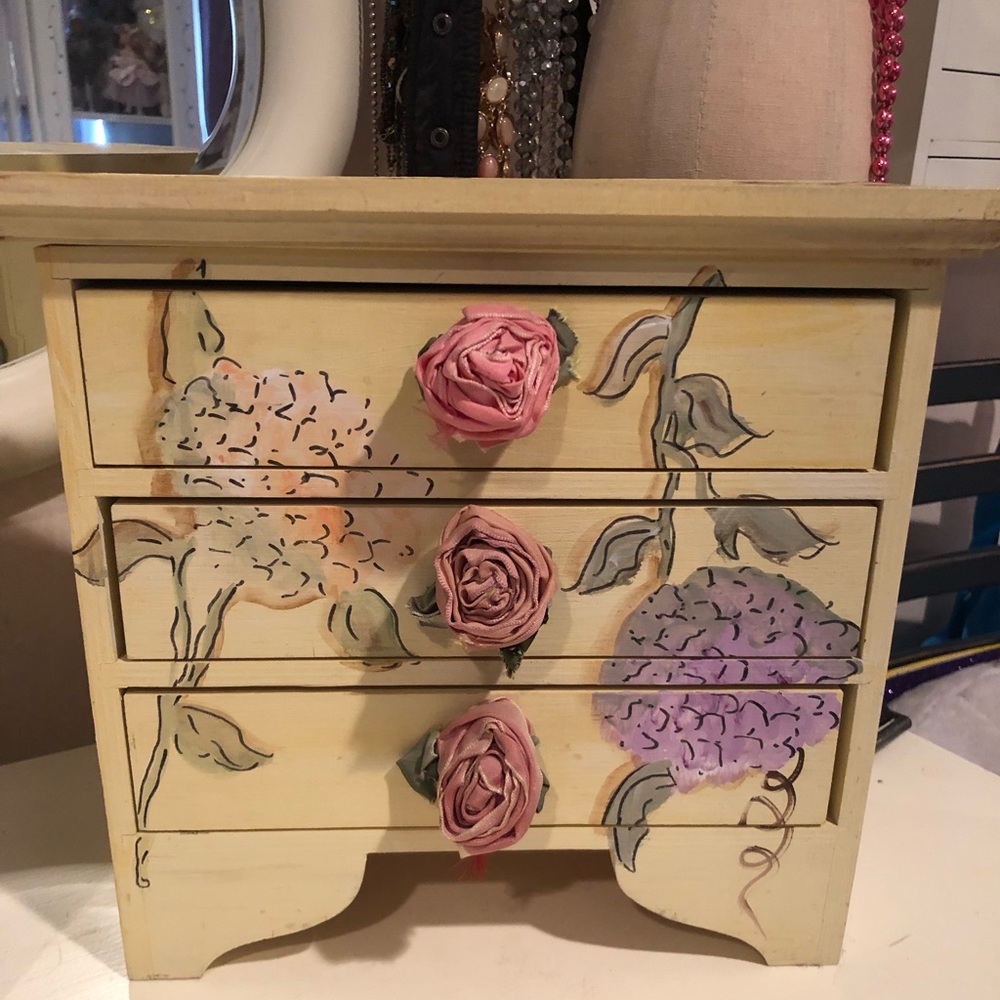 Jewelry chest